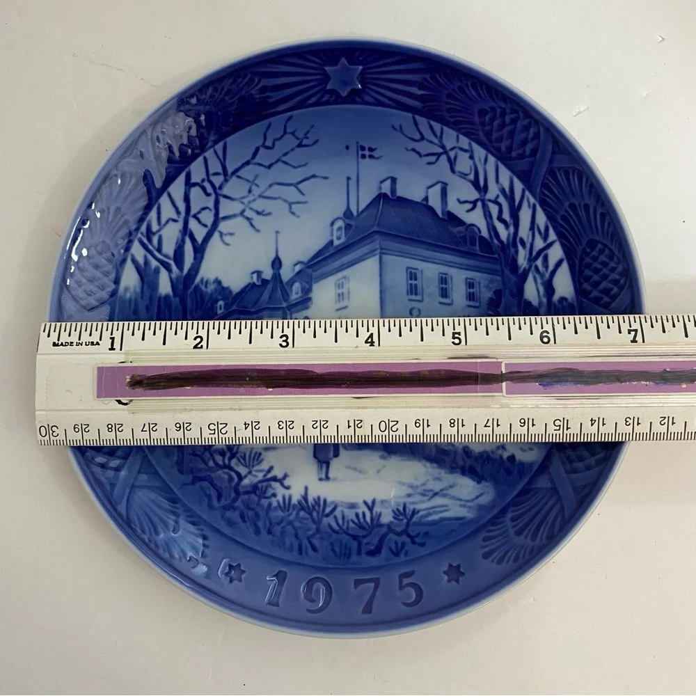 ROYAL COPENHAGEN Blue Decorative Christmas Plate 1975 Commemorative Editition